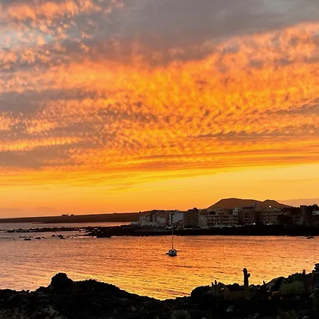 Beautiful 4 Bedroom House With Phenomenal Golf And Mountain Views Aparthotel San Miguel de Abona