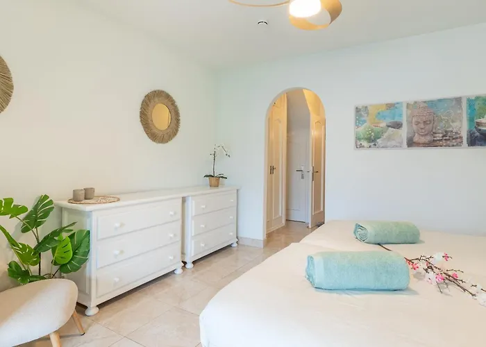 Beautiful 4 Bedroom House With Phenomenal Golf And Mountain Views Aparthotel San Miguel de Abona