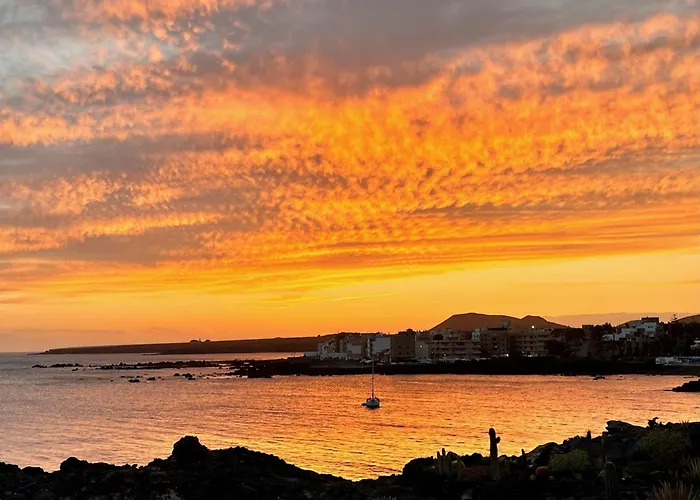 Beautiful 4 Bedroom House With Phenomenal Golf And Mountain Views Aparthotel San Miguel de Abona