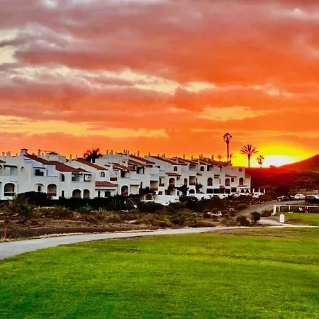 アパートホテル Beautiful 4 Bedroom House With Phenomenal Golf And Mountain Views サンミゲル・デ・アボナ