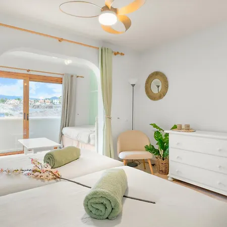 Beautiful 4 Bedroom House With Phenomenal Golf And Mountain Views アパートホテル 4*