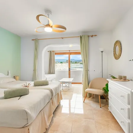Beautiful 4 Bedroom House With Phenomenal Golf And Mountain Views 4*