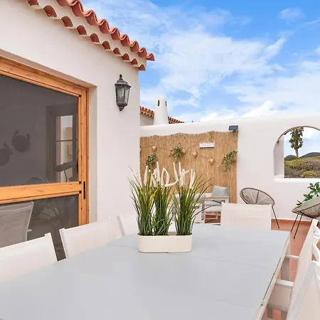 Beautiful 4 Bedroom House With Phenomenal Golf And Mountain Views アパートホテル