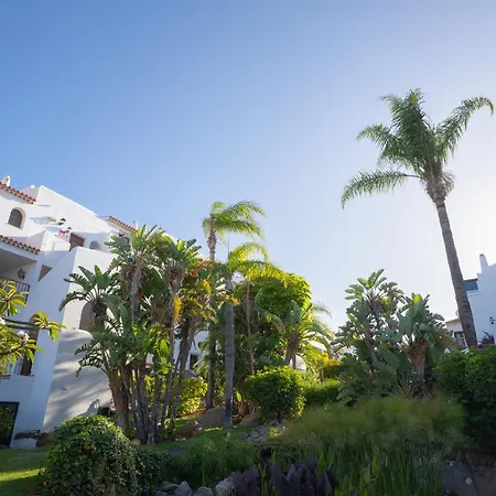 Beautiful 4 Bedroom House With Phenomenal Golf And Mountain Views Appart hôtel San Miguel de Abona