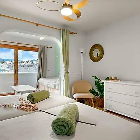 Beautiful 4 Bedroom House With Phenomenal Golf And Mountain Views 4* San Miguel de Abona