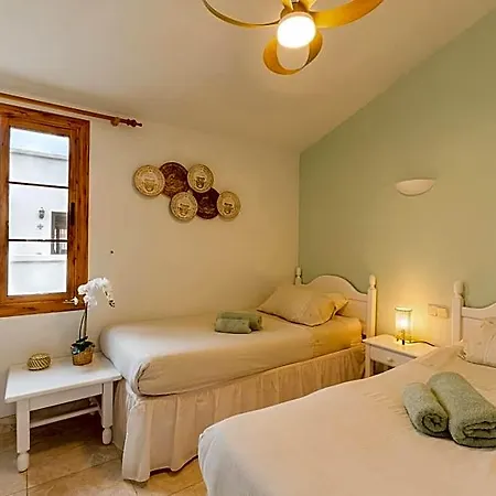 Beautiful 4 Bedroom House With Phenomenal Golf And Mountain Views Apartmanhotel San Miguel de Abona