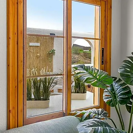 Beautiful 4 Bedroom House With Phenomenal Golf And Mountain Views 4*