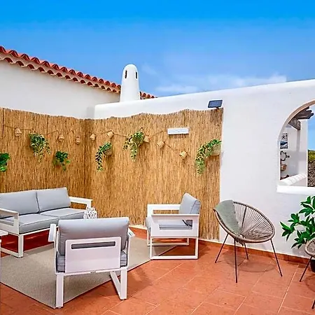 Beautiful 4 Bedroom House With Phenomenal Golf And Mountain Views