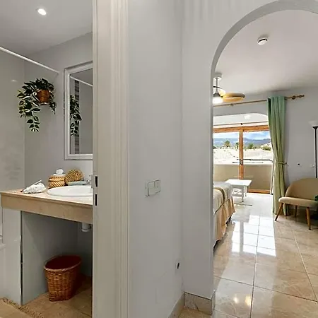 Beautiful 4 Bedroom House With Phenomenal Golf And Mountain Views Apartahotel San Miguel de Abona