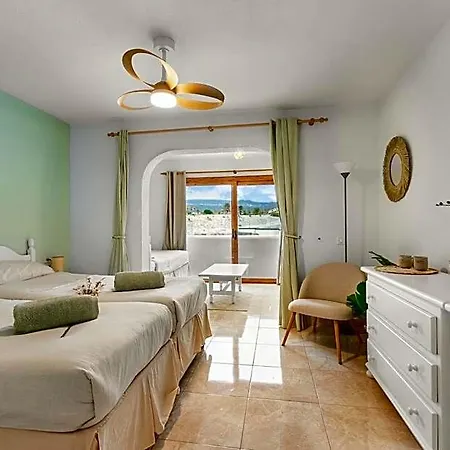 Beautiful 4 Bedroom House With Phenomenal Golf And Mountain Views Apartmanhotel 4*
