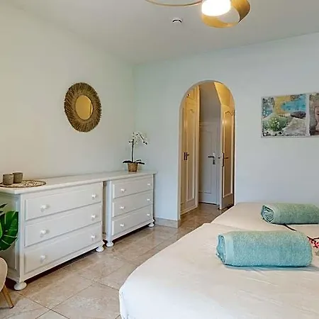 Apartmanhotel Beautiful 4 Bedroom House With Phenomenal Golf And Mountain Views 4*