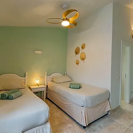 Beautiful 4 Bedroom House With Phenomenal Golf And Mountain Views Apartahotel