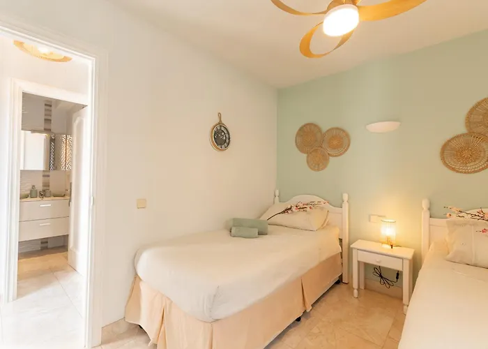 Beautiful 4 Bedroom House With Phenomenal Golf And Mountain Views